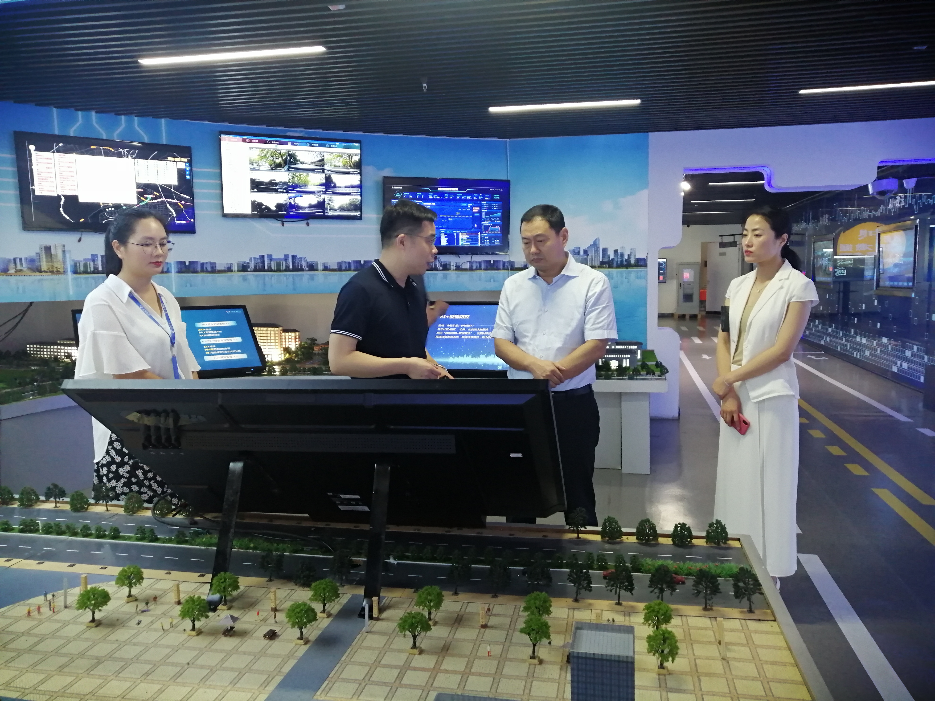 數字大連進行時｜遼寧省大連市金普新區領導參觀調研中奧科技！